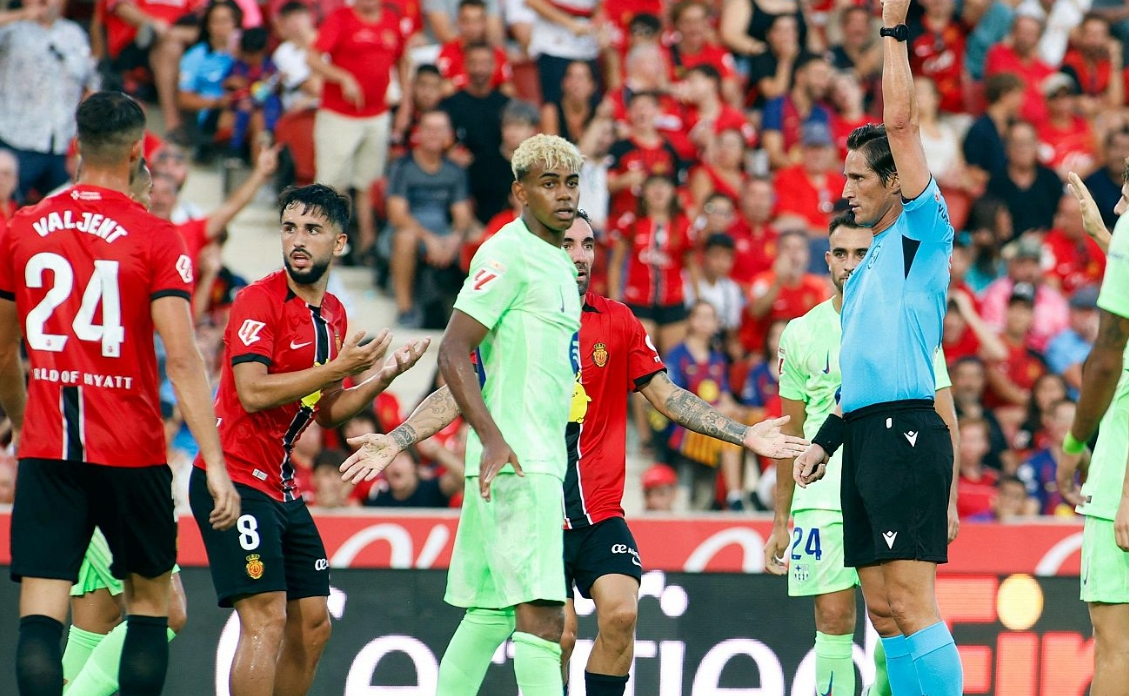 Barcelona vence 0-3 al Mallorca en un partido marcado por la polémica arbitral