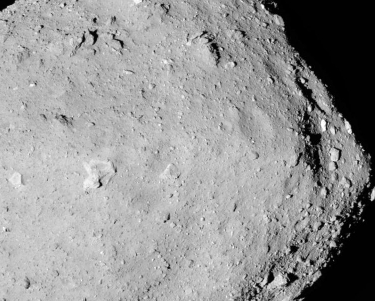 Científicos confirman que el agua líquida fluyó en el asteroide Ryugu y replantean el origen del agua en la Tierra
