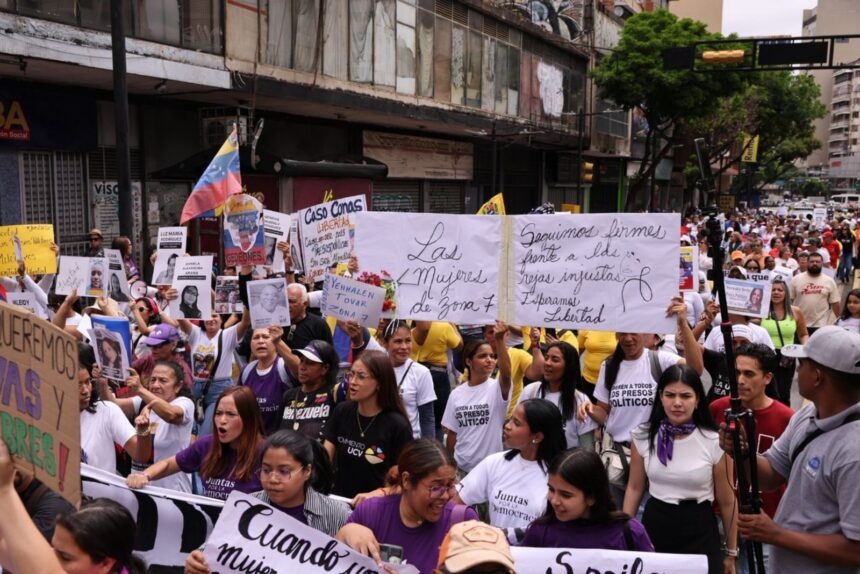 Mujeres marcharon en Caracas este 8 de marzo para exigir libertad y el fin de la violencia