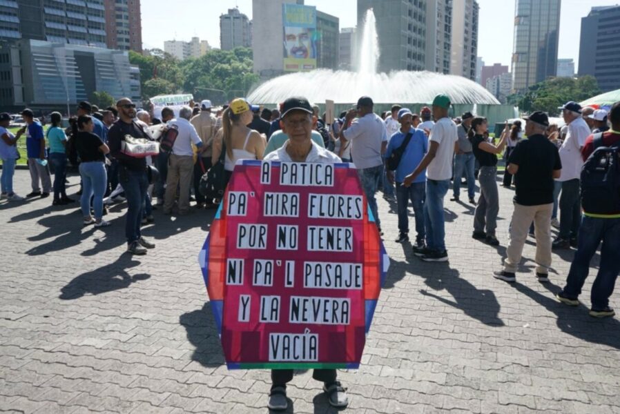 Trabajadores marchan hacia Miraflores para exigir aumento salarial y rechazar políticas de ingresos
