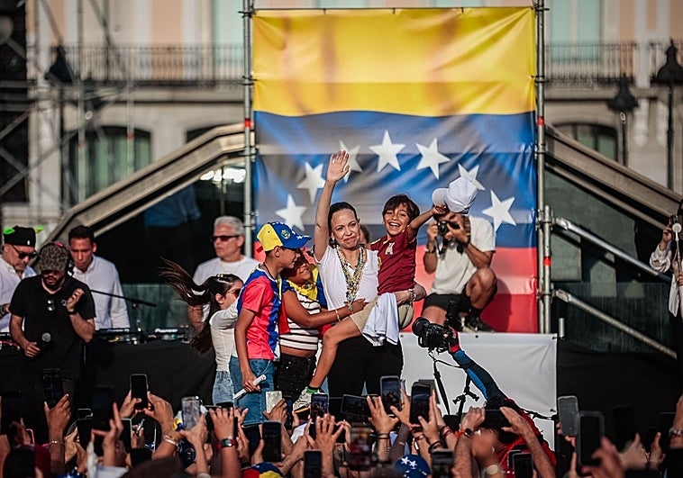 María Corina Machado recibe la Medalla de Oro de Madrid y reafirma que Venezuela “será libre”
