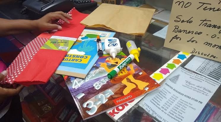 ¿Cuánto cuesta surtir la lista escolar en Caracas? Precios de útiles y uniformes para el año escolar 2026-2027