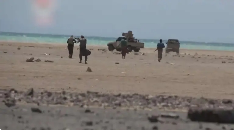 Estrecho de Bab el Mandeb: el gobierno de Yemen afirma haber recuperado Moca y los hutíes lo niegan