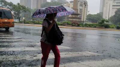 Inameh pronostica lluvias y ambiente sofocante para este miércoles 26 de agosto por influencia de ondas tropicales y polvo del Sahara