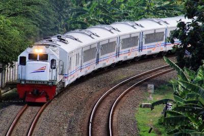 Choque de trenes en Indonesia deja al menos dos muertos y varios herido
