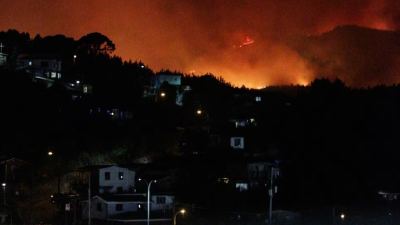 Chile decreta estado de catástrofe por incendios en Ñuble y Biobío: más de 50.000 evacuados y 16 fallecidos