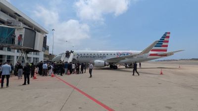 Histórico: aterriza en Caracas el primer vuelo directo entre EE.UU. y Venezuela en 7 años