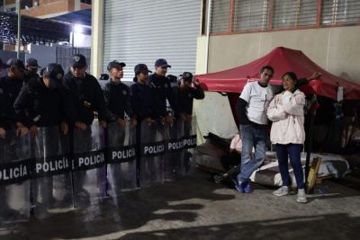 Familiares levantan campamento frente a Zona 7 tras excarcelaciones de presos políticos en Venezuela