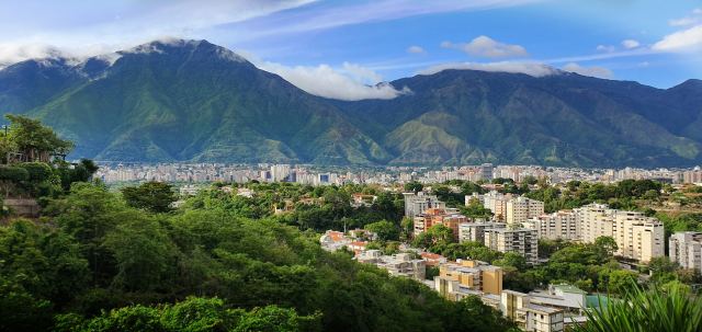 Feriado 12 de octubre en Venezuela: ¿hay bancos el lunes? Lo que abre y lo que cierra en el Día de la Resistencia Indígena