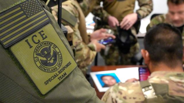 Agente de ICE acusado de disparar a venezolano y mentir en informe comparece ante tribunal en Minnesota