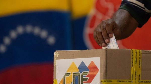 Venezuela sin fecha para elecciones tras nueve meses de transición
