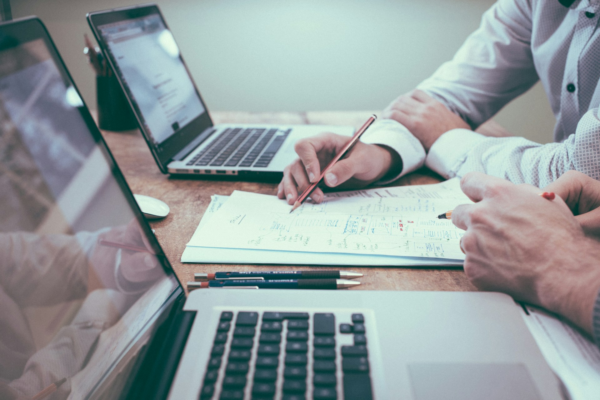 Cuánto cobrar como freelancer: la fórmula para calcular tu tarifa por hora sin regalar tu trabajo