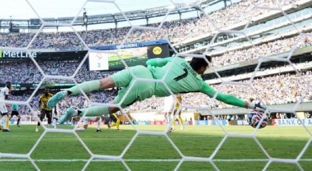 futbol arquero epecial noticias24 » Thibaut Courtois salva al Real Madrid en el Mundial de Clubes y Xabi Alonso se rinde ante su arquero
