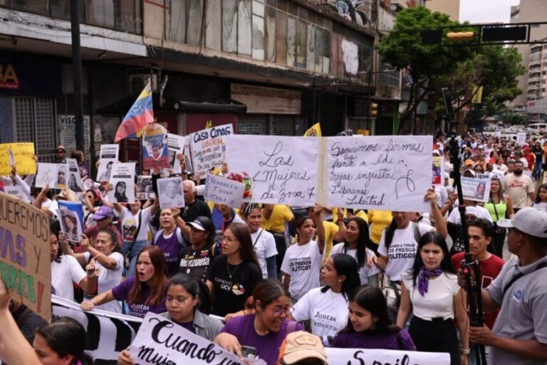 Mujeres marcharon en Caracas este 8 de marzo para exigir libertad y el fin de la violencia