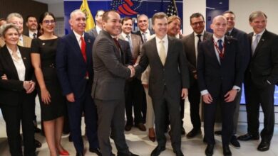 HHAgJyDWUAAEdmV | Trump