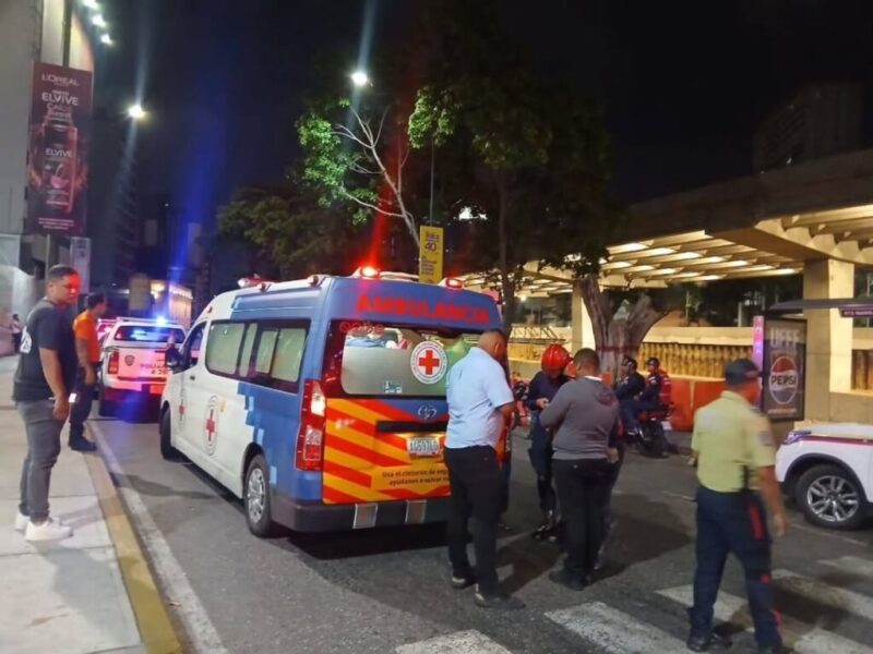 Joven resultó herida de bala en estación del Metro de Caracas: investigan actuación de funcionaria policial | joven ⚠️Joven resulta herida tras pres | joven