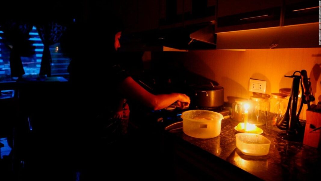 Apagón nocturno afecta a varios estados de Venezuela este sábado 29 de agosto | Apagón cnne 625504 las recomendaciones de maduro para l | Apagón