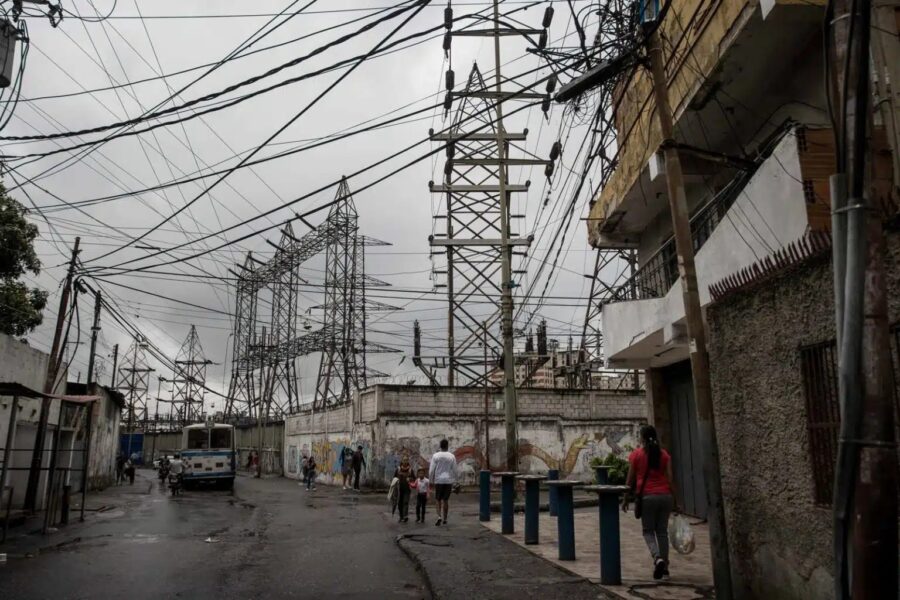 Venezuela alcanza récord histórico de demanda eléctrica de 16.030 MW en medio de la crisis energética | venezuela Apagon Venezuela sin luz Falla electrica Electri | venezuela