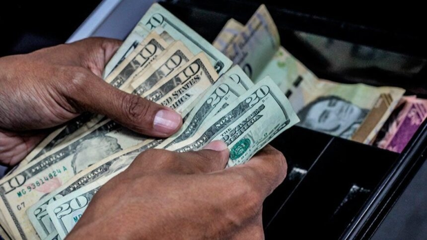 Dolares vs bolivares1 1 860x484 1 | macero