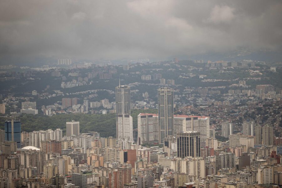 Lluvias moderadas y ráfagas de viento se registran en Caracas este jueves por el paso de la Onda Tropical Nro. 50 | lluvias LLUVIA CARACAS | lluvias