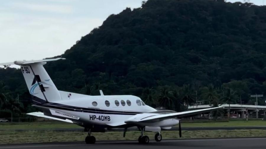 aeronave con matricula hp 4dmb de tipo be 90f pi | maria