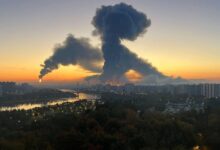Ucrania lanza ofensiva con cientos de drones contra Moscú: dos muertos, una refinería dañada y 400 evacuados | petróleo el ataque ucraniano genero danos en una refineri | petróleo