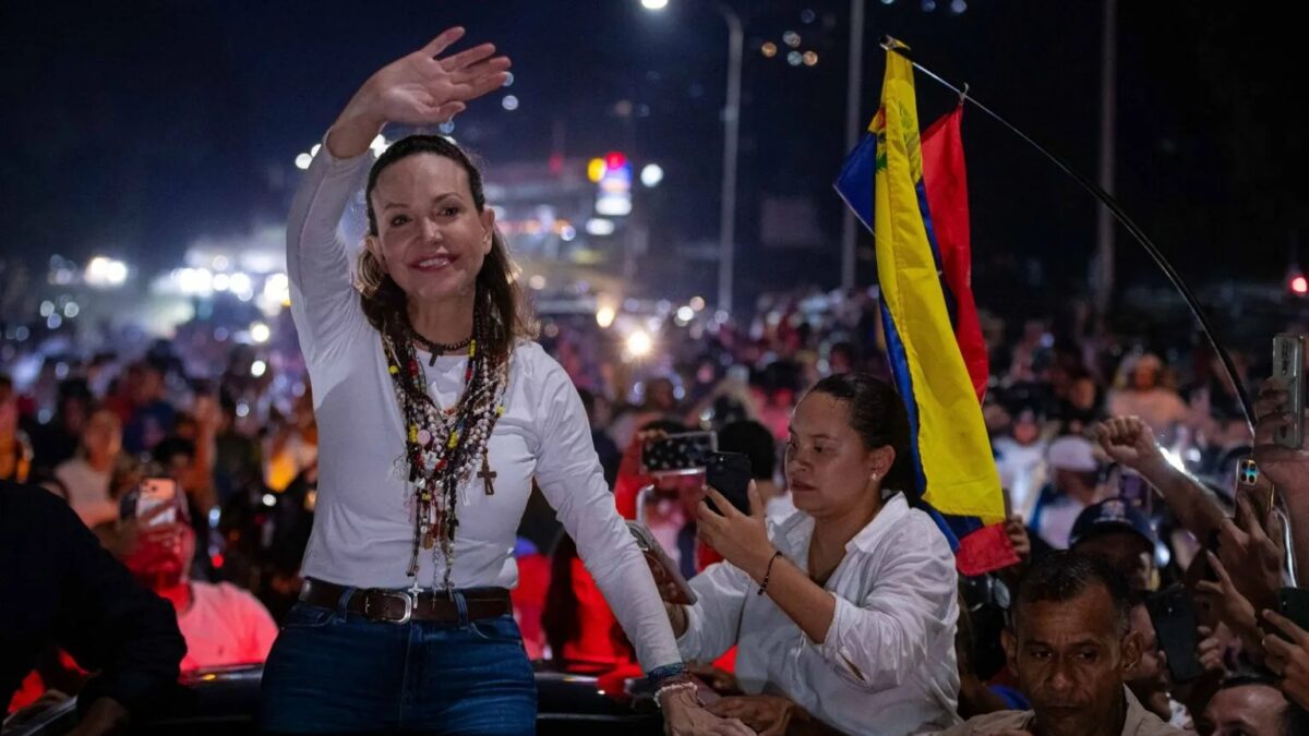 María Corina Machado llega a Caracas tras caravana desde Lara