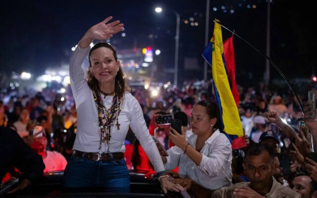 María Corina Machado llega a Caracas tras caravana desde Lara