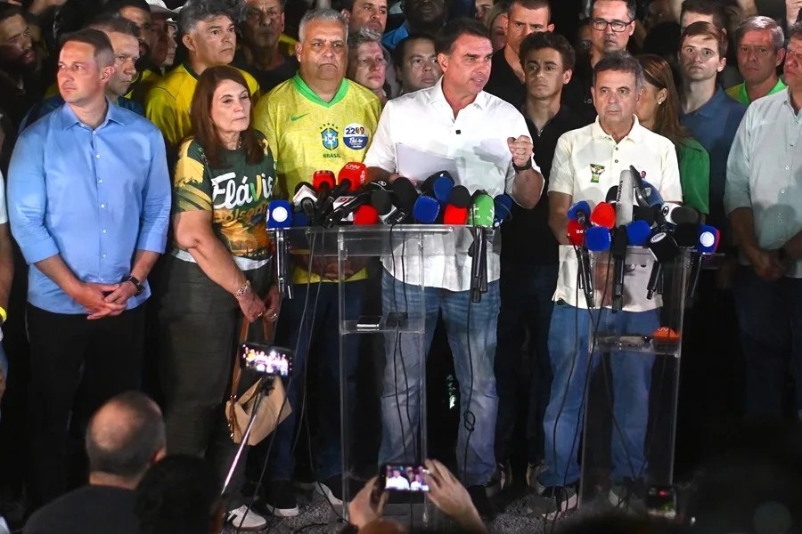Flávio Bolsonaro pide anular elecciones en Brasil tras derrota ante Lula