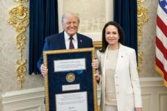 María Corina Machado regresa a Venezuela tras casi un año en el exilio