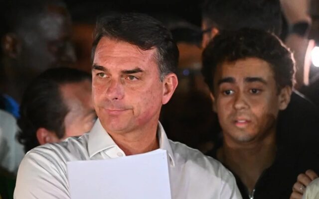 Flávio Bolsonaro pide anular elecciones en Brasil tras derrota ante Lula
