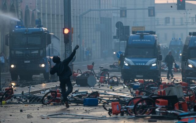 Protestas violentas en Milán Italia disturbios
