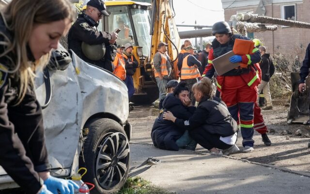 Las violentas protestas en Francia en fotos: rige el toque de queda en París y otras ciudades