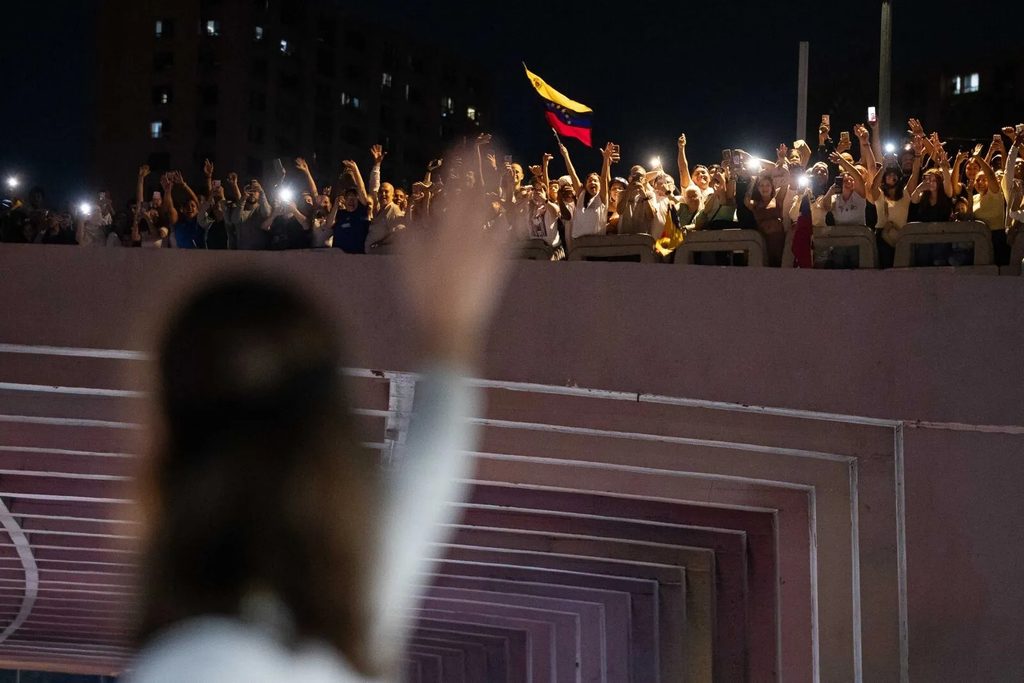 María Corina Machado llega a Caracas tras caravana desde Lara