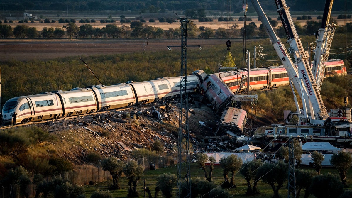 Accidente de trenes en Urda (Toledo): restos del AVE y el Iryo tras el choque que deja 69 muertos