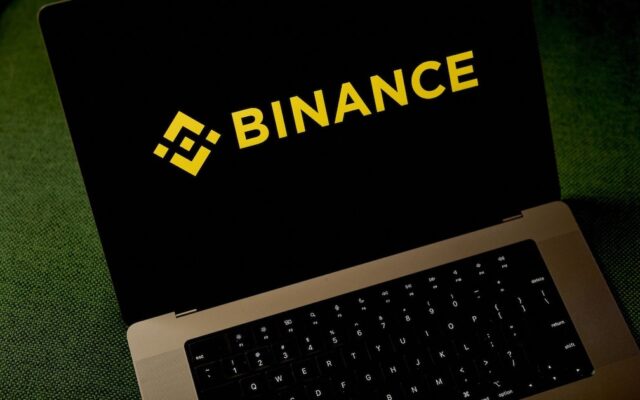 Binance retiros domingo hackeo reserva