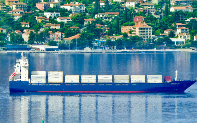 El buque Contship Jet, hundido por drones frente a Bulgaria
