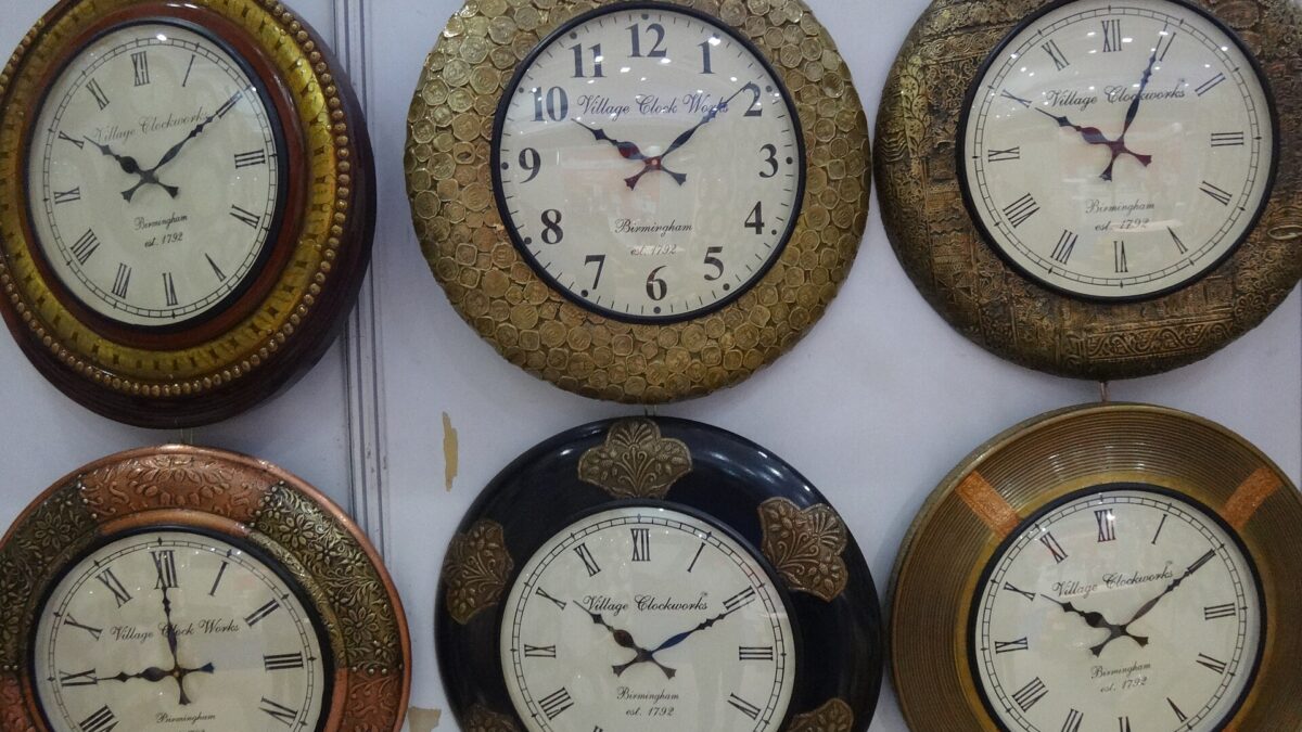 Cambio de hora en Estados Unidos: relojes de pared que se atrasan una hora el 1 de noviembre
