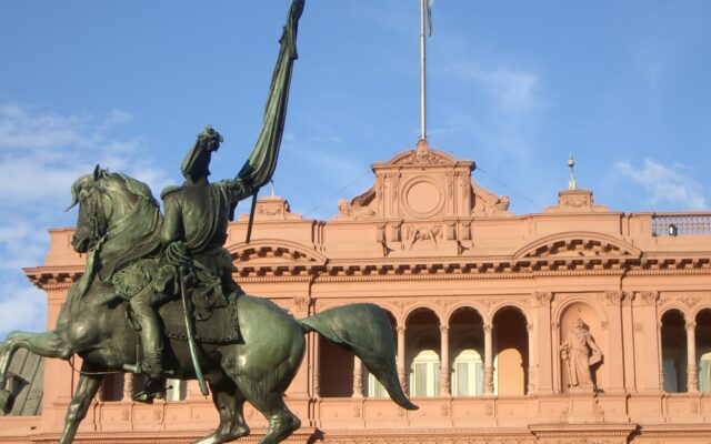 Argentina con Milei: la inflación cede pero el debate sobre el modelo económico divide al país en octubre de 2026