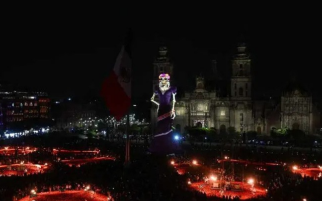 La Catrina más grande del mundo en el Zócalo de la Ciudad de México