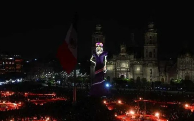 La Catrina más grande del mundo en el Zócalo de la Ciudad de México