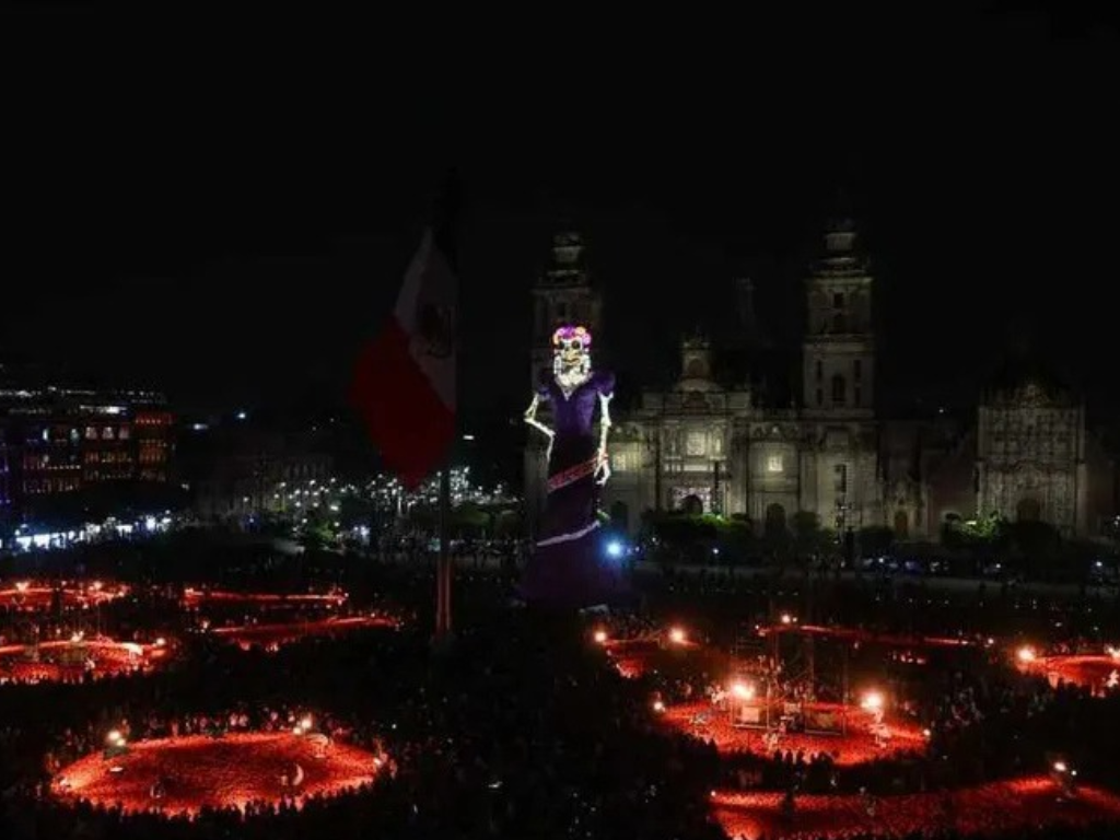 La Catrina monumental de 33,41 metros en la megaofrenda del Zócalo de la Ciudad de México, récord Guinness