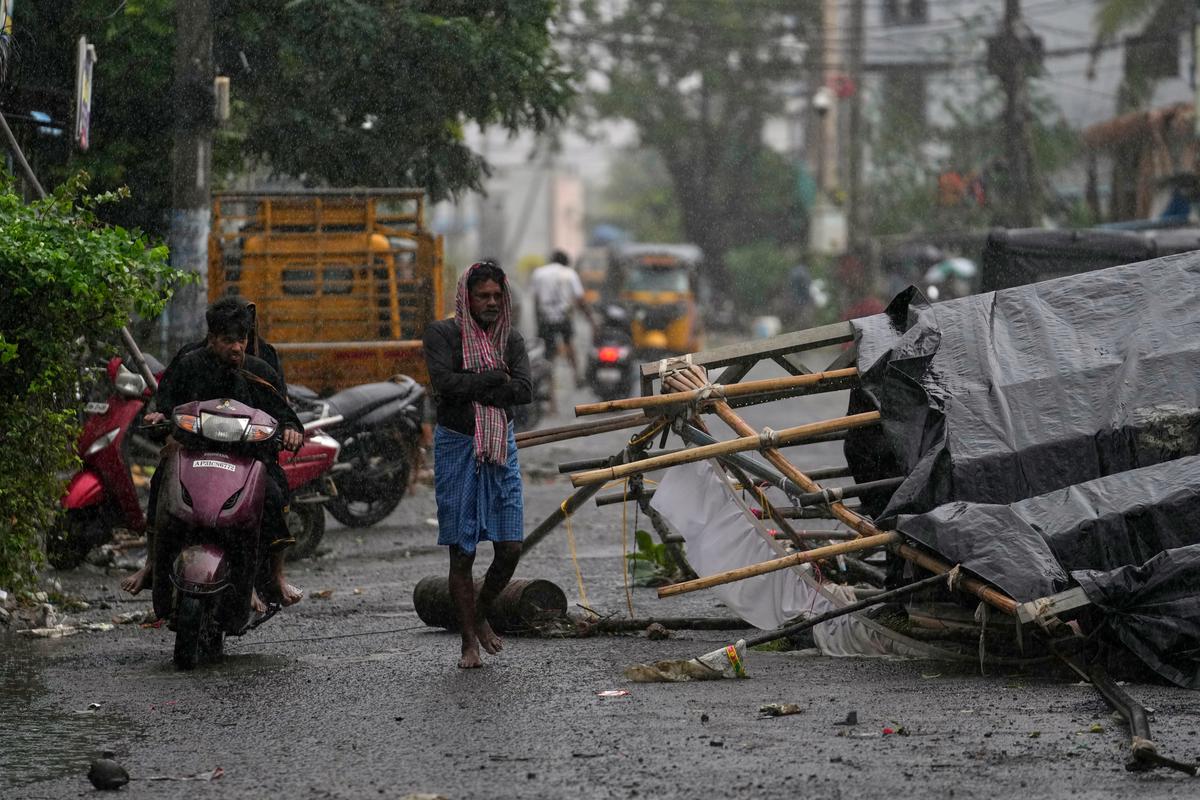 Ciclón Arnab toca tierra en Andhra Pradesh, India, con evacuaciones masivas en la costa