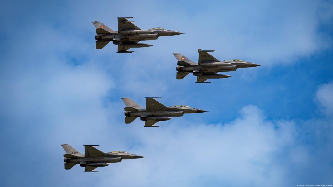Cazas F-16 rumanos derriban dos drones sobre aguas territoriales en el mar Negro | Cazas F-16 de Rumania derriban drones sobre aguas territoriales en el mar Negro