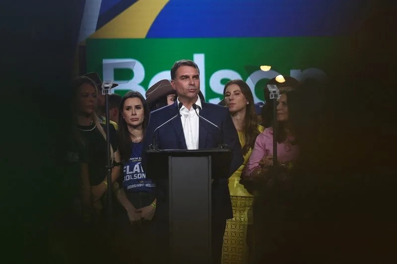 https media.zenfs .com es reuters.com 29a3f9bc7d2 | Flávio Bolsonaro