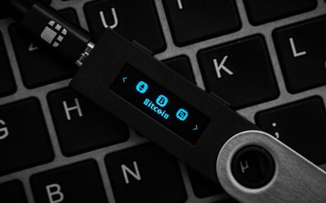 Escándalo cripto: implante espía en billeteras Ledger robó 86 millones de dólares en Bitcoin y Ethereum