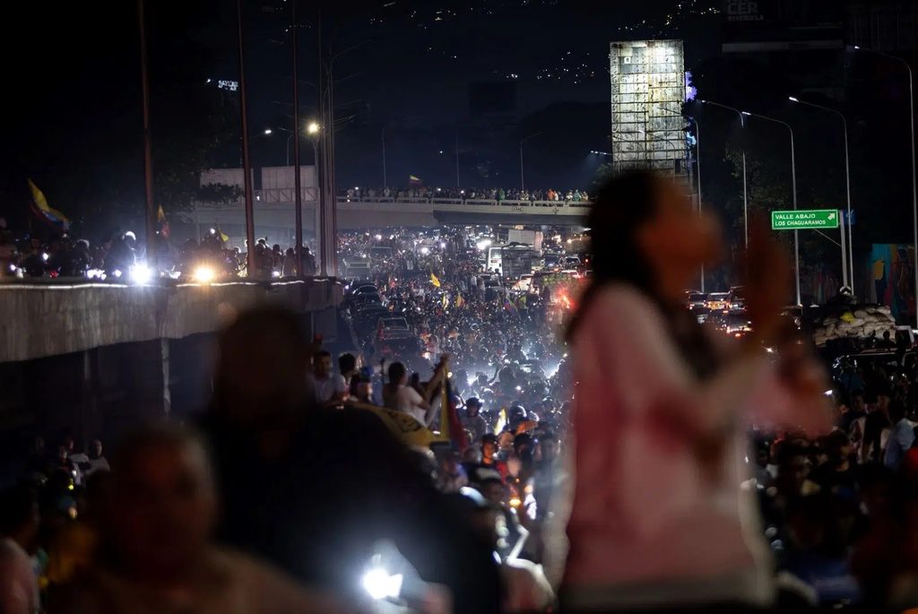 María Corina Machado llega a Caracas tras caravana desde Lara