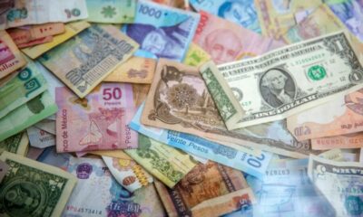 Dólar BCV hoy: billete de dólar estadounidense y bolívares venezolanos