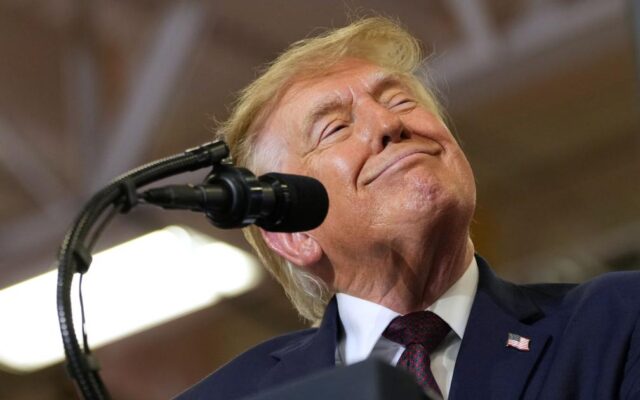 Wall Street cae en rojo: el Nasdaq se hunde 2,5 % por la IA y el megarrobo cripto de Binance